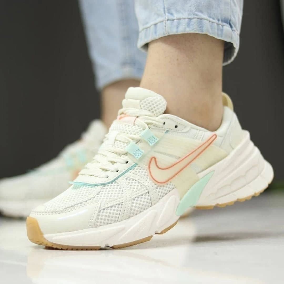 کتونی زنانه NIKE V2k 10 کتونی زنانه NIKE V2k