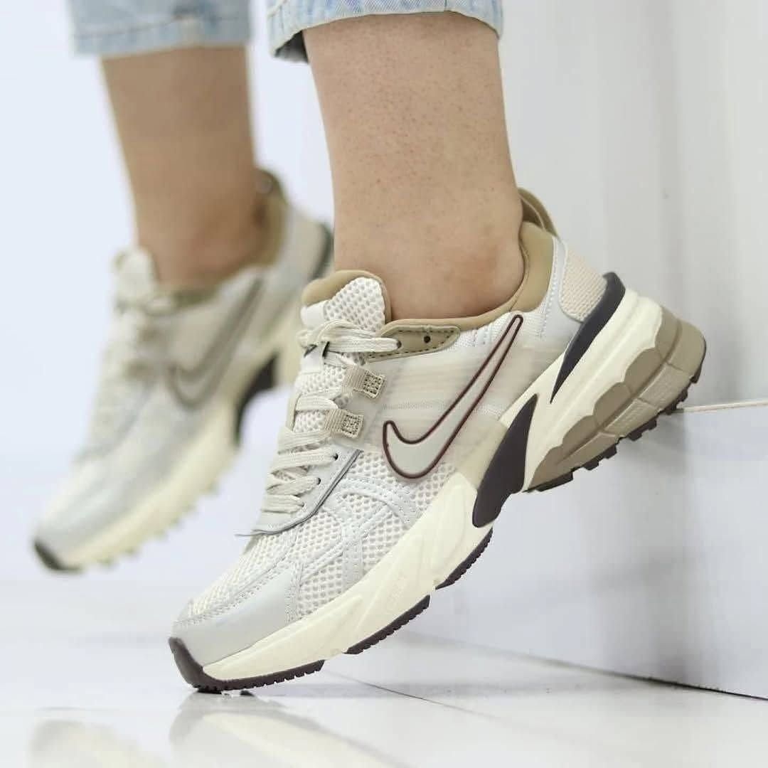 کتونی زنانه NIKE V2k 3 کتونی زنانه NIKE V2k
