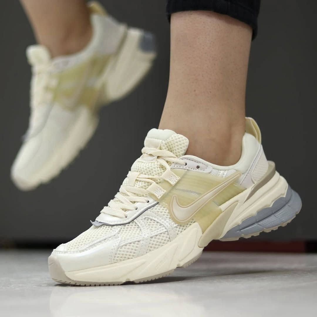 کتونی زنانه NIKE V2k 5 کتونی زنانه NIKE V2k
