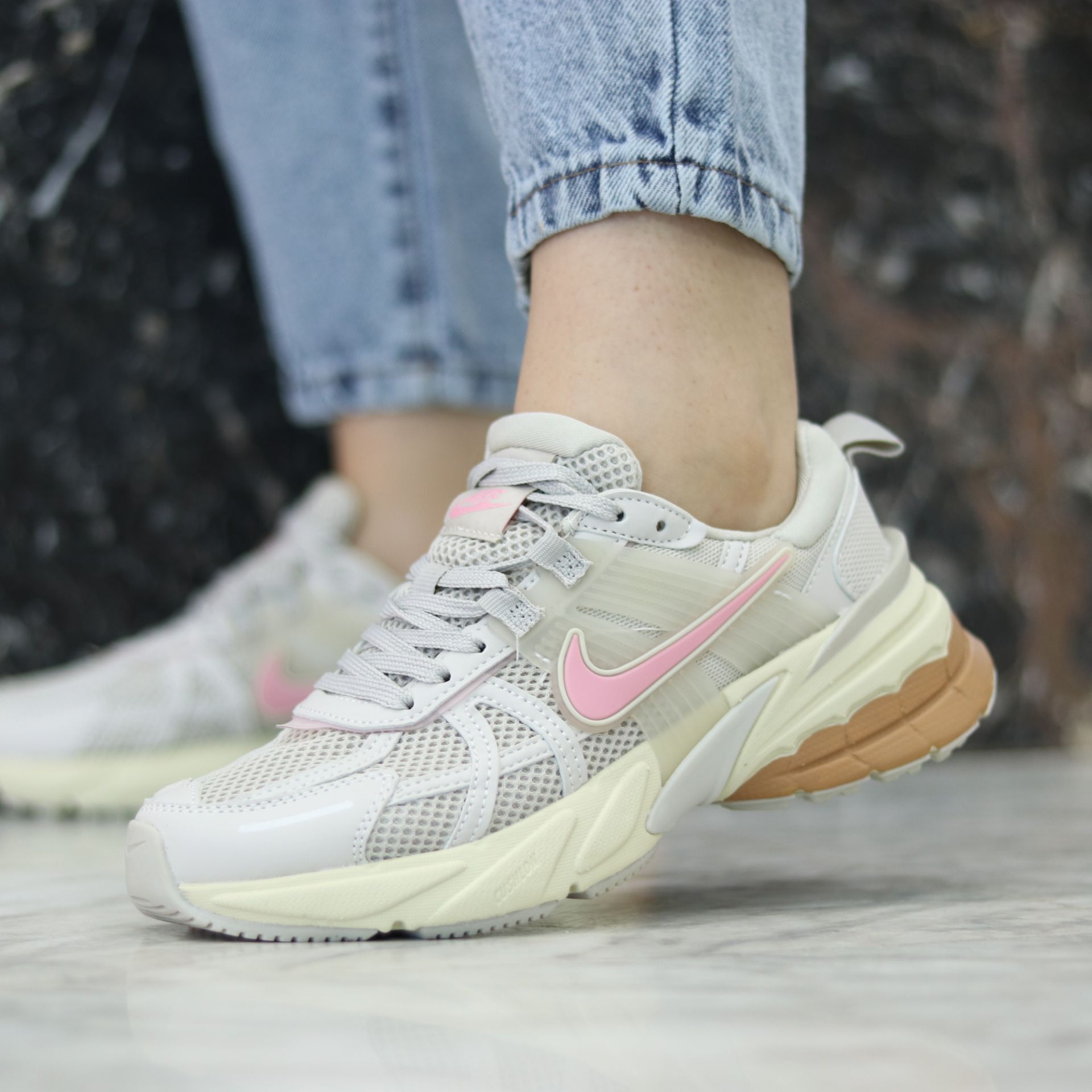 کتونی زنانه NIKE V2k 9 کتونی زنانه NIKE V2k