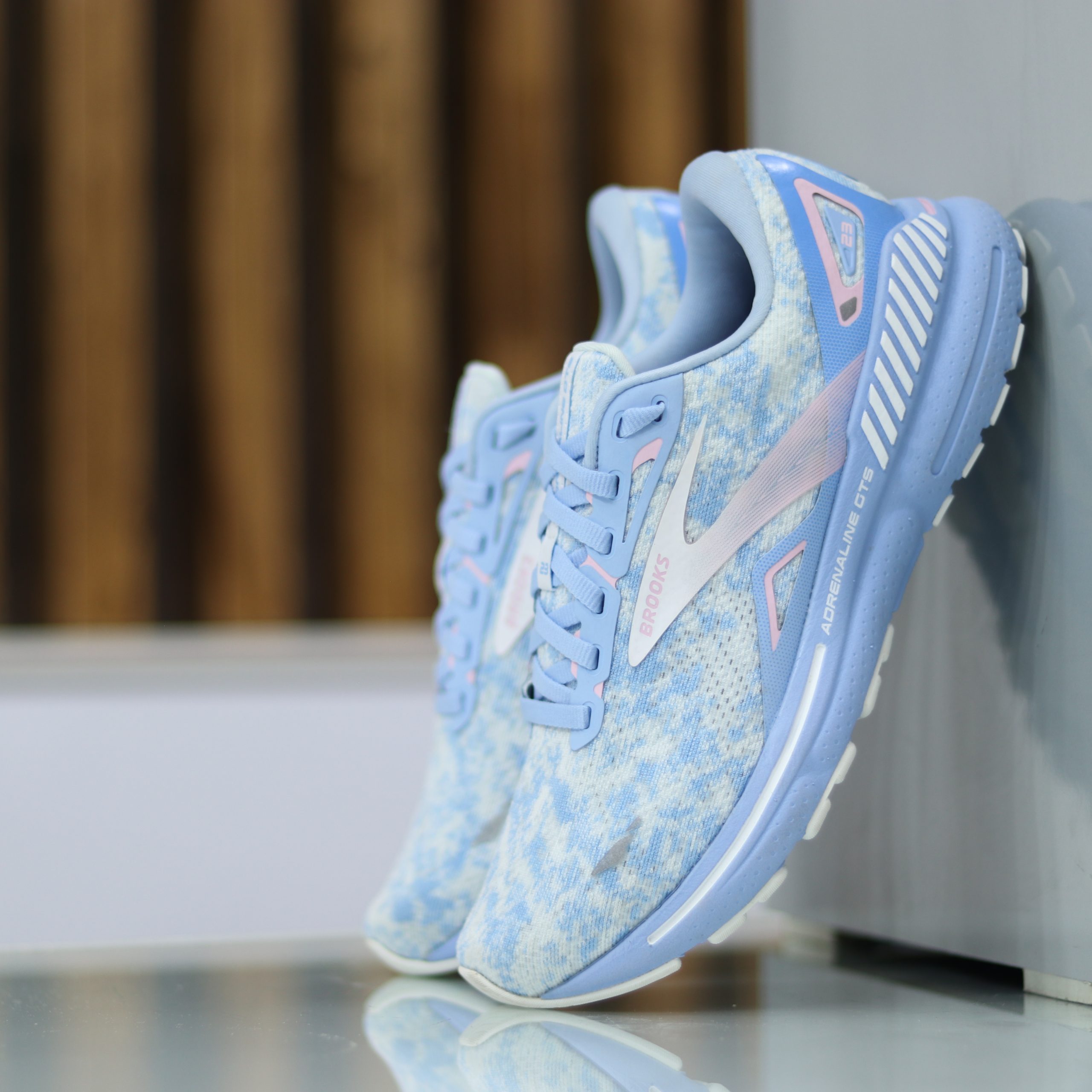 بروکس آدرنالین جی تی اس 23 Brooks Adrenaline GTS 2 بروکس آدرنالین جی تی اس 23