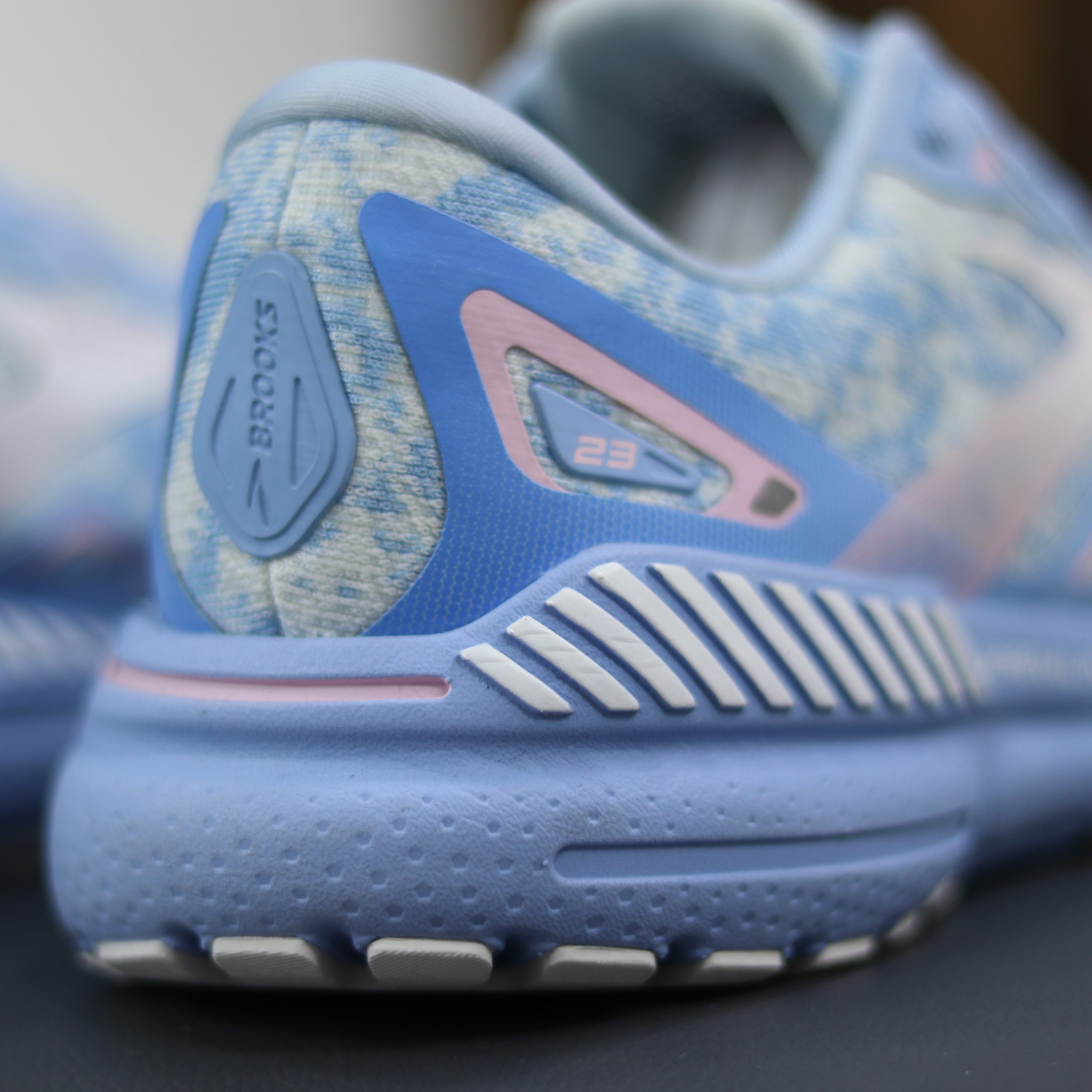 بروکس آدرنالین جی تی اس 23 Brooks Adrenaline GTS 3 بروکس آدرنالین جی تی اس 23