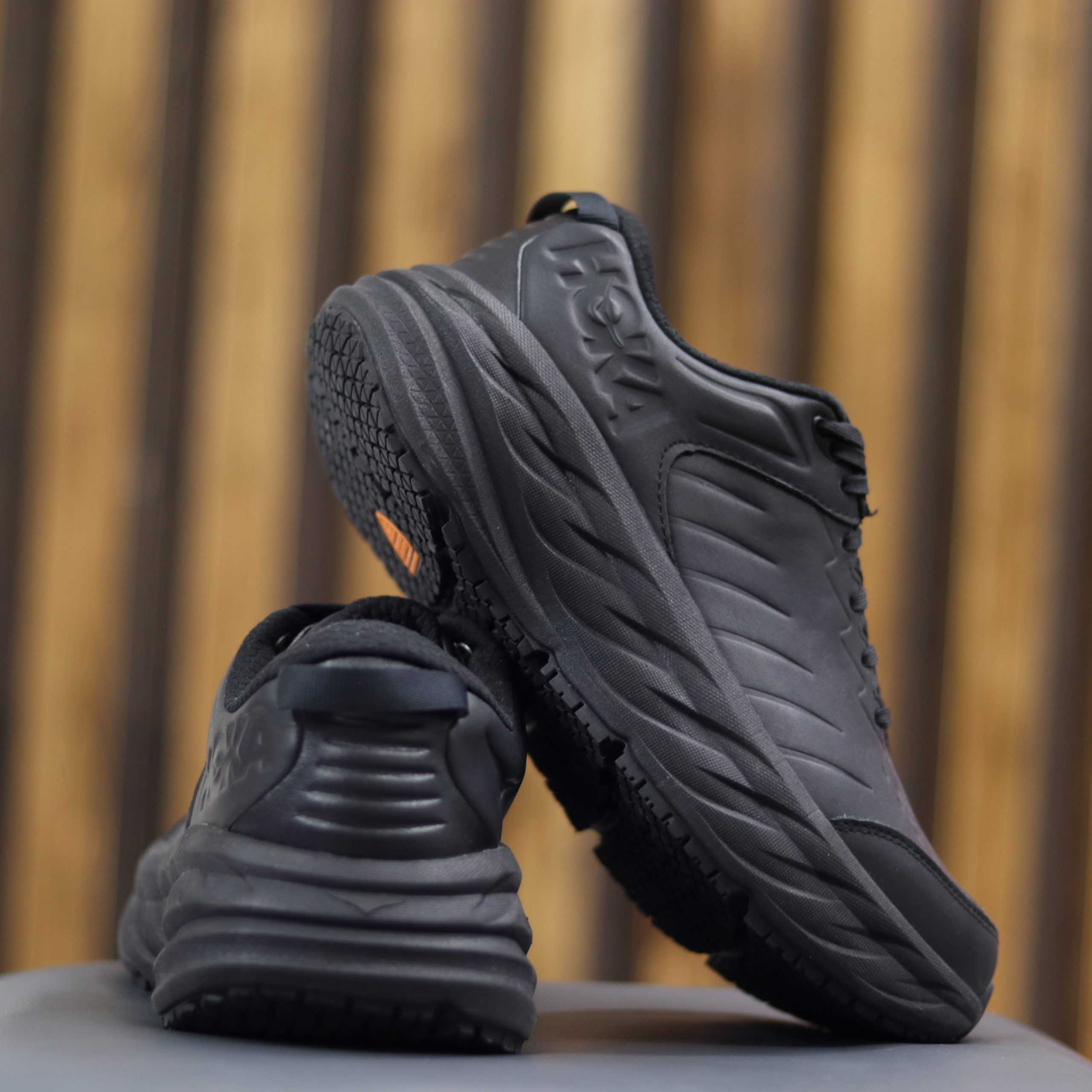 هوکا باندی اس آر چرمی HOKA BONDI SR WIDE مدل 1129350BBLC 1 هوکا باندی اس آر چرمی HOKA BONDI SR WIDE مدل 1129350BBLC
