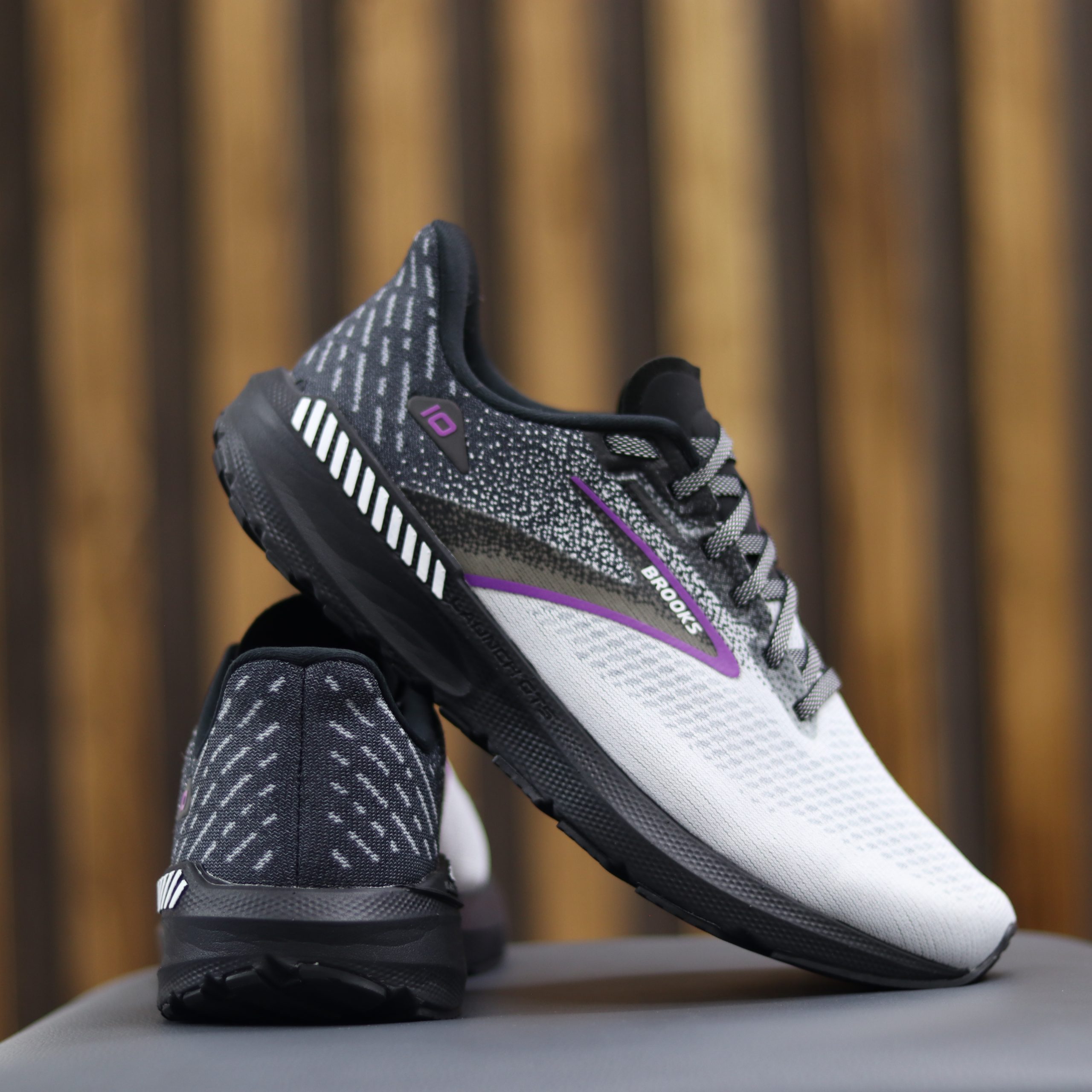 بروکس لانچ جی تی اس BROOKS LAUNCH GTS 10 WIDE (D) کد 1203991D085 1 بروکس لانچ جی تی اس BROOKS LAUNCH GTS 10 WIDE (D) کد 1203991D085