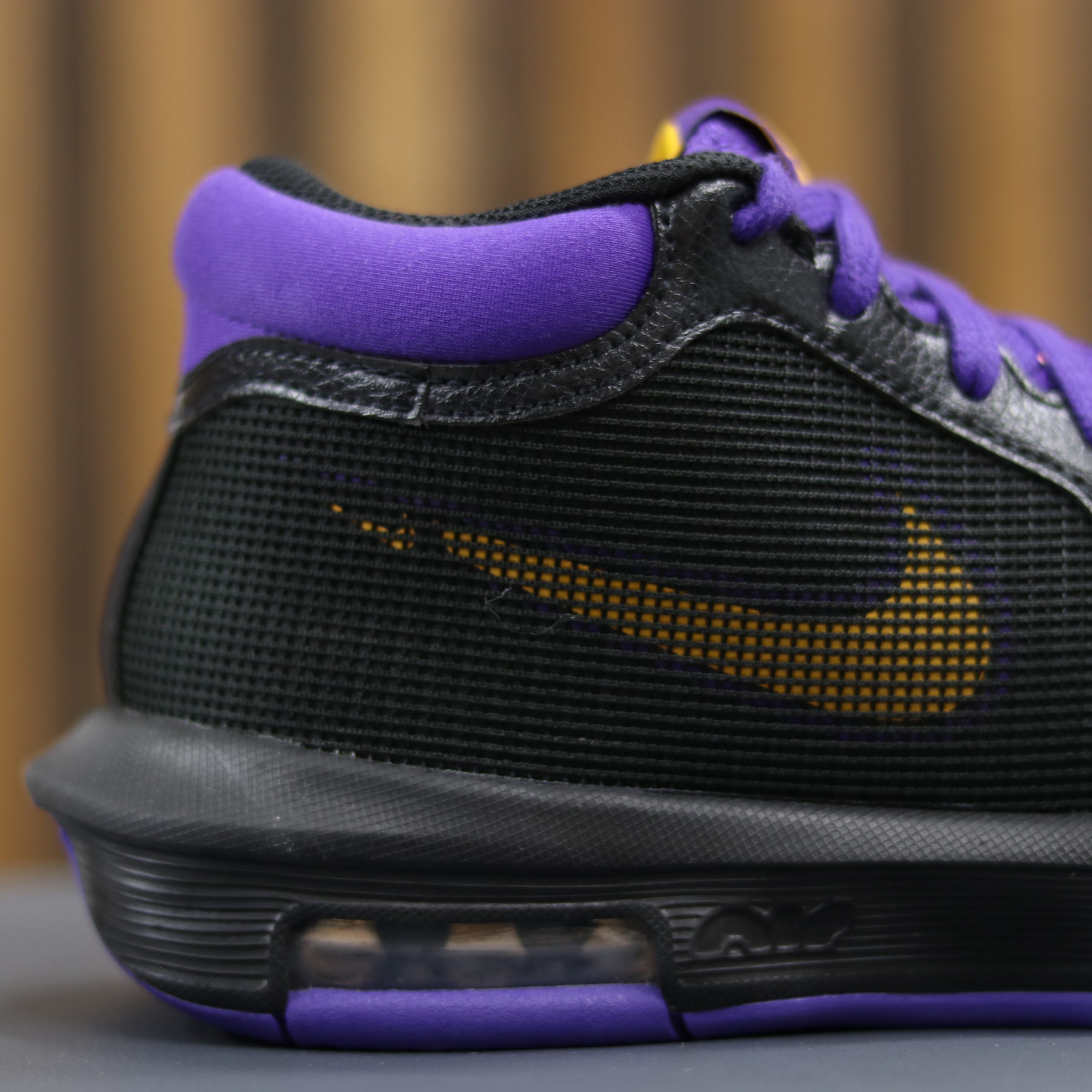 نایک ایر زوم یونیورس NIKE Air Zoom UNVRS کد FB223_001 6 نایک ایر زوم یونیورس NIKE Air Zoom UNVRS کد FB223_001
