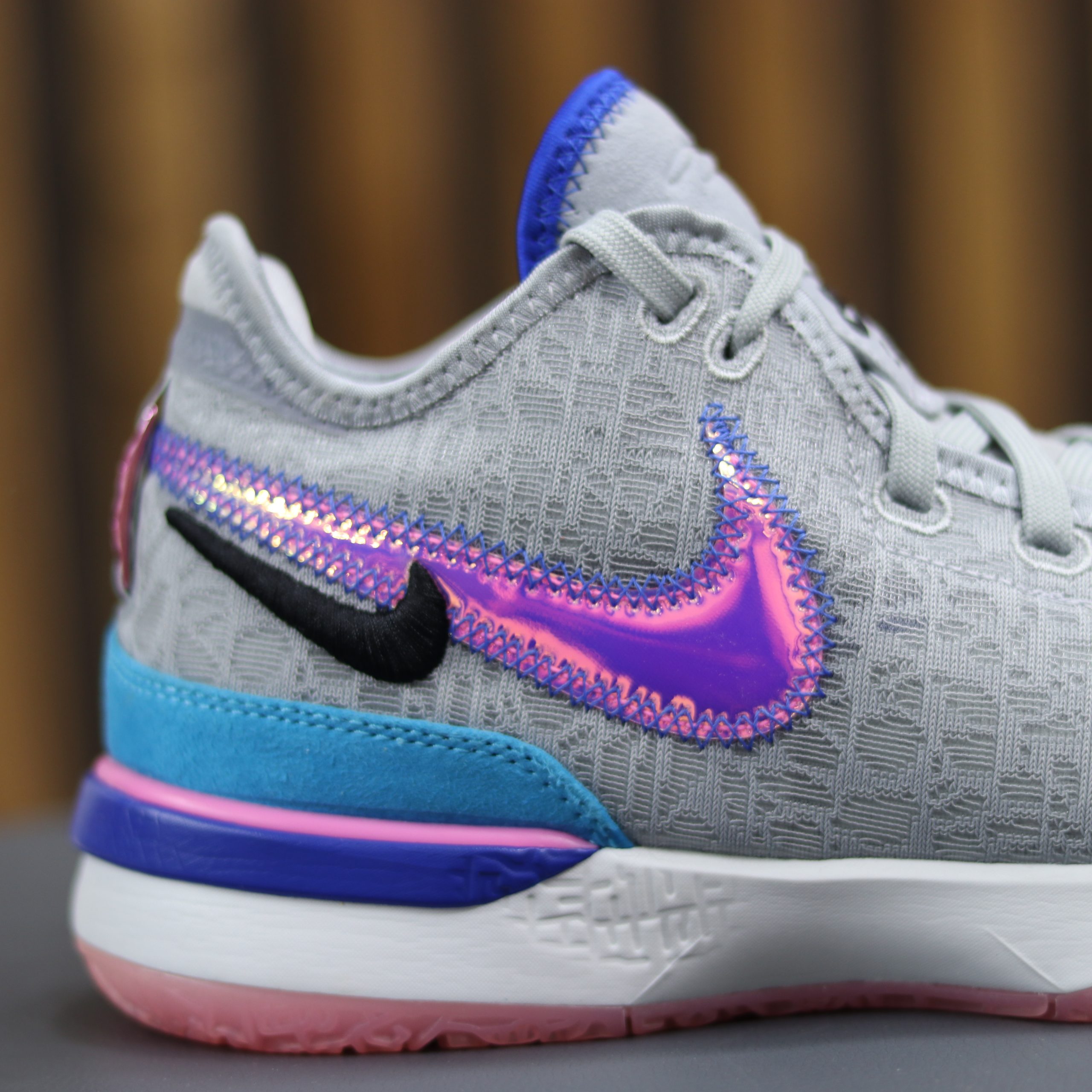 نایک کوبی ای دی مید NIKE KOBE A.D.MID کد DR8788_002 4 نایک کوبی ای دی مید NIKE KOBE A.D.MID کد DR8788_002