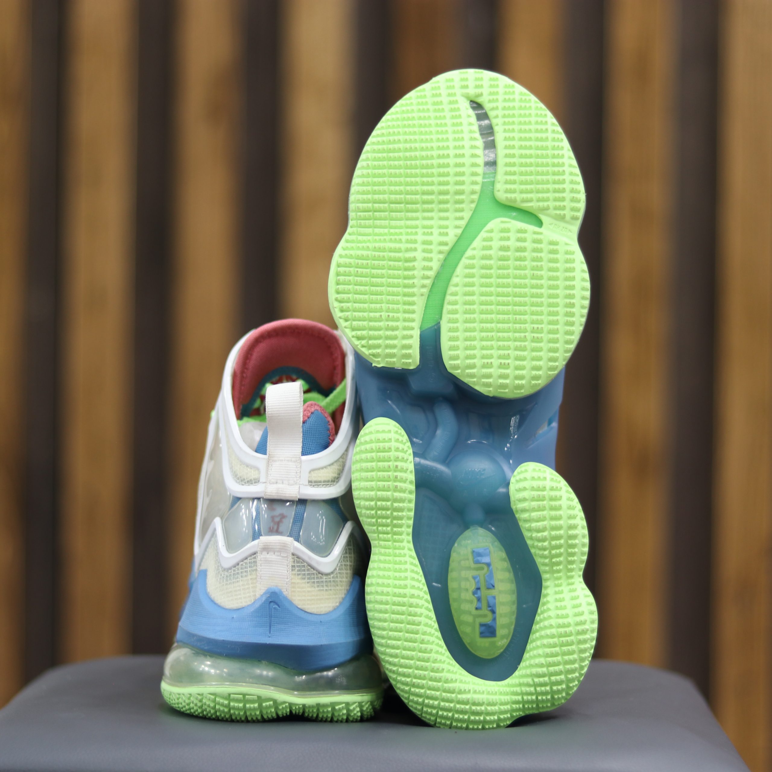 نایک لبرون NIKE Lebron 19 کد DC9339_400 6 نایک لبرون NIKE Lebron 19 کد DC9339_400