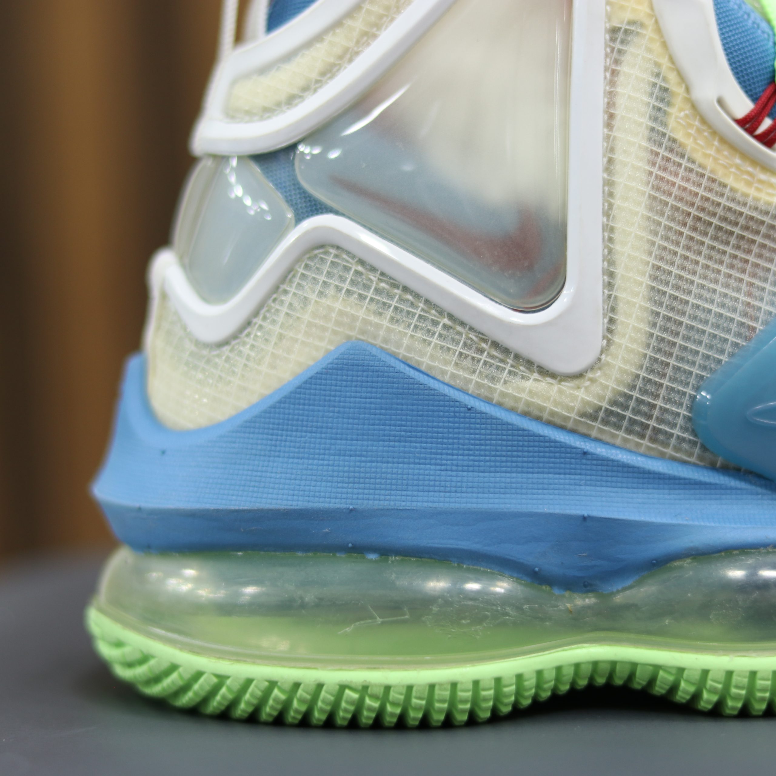 نایک لبرون NIKE Lebron 19 کد DC9339_400 4 نایک لبرون NIKE Lebron 19 کد DC9339_400