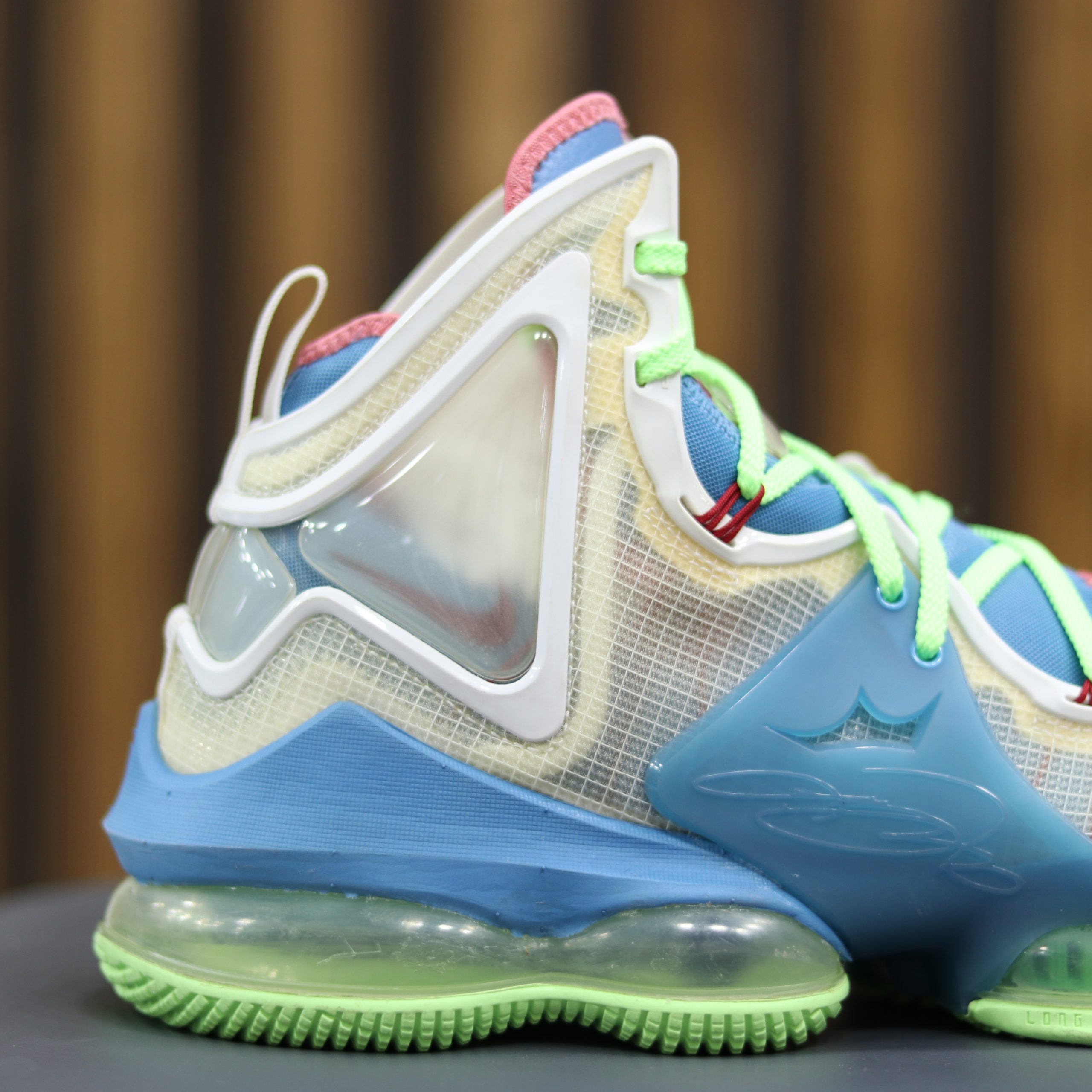 نایک لبرون NIKE Lebron 19 کد DC9339_400 3 نایک لبرون NIKE Lebron 19 کد DC9339_400