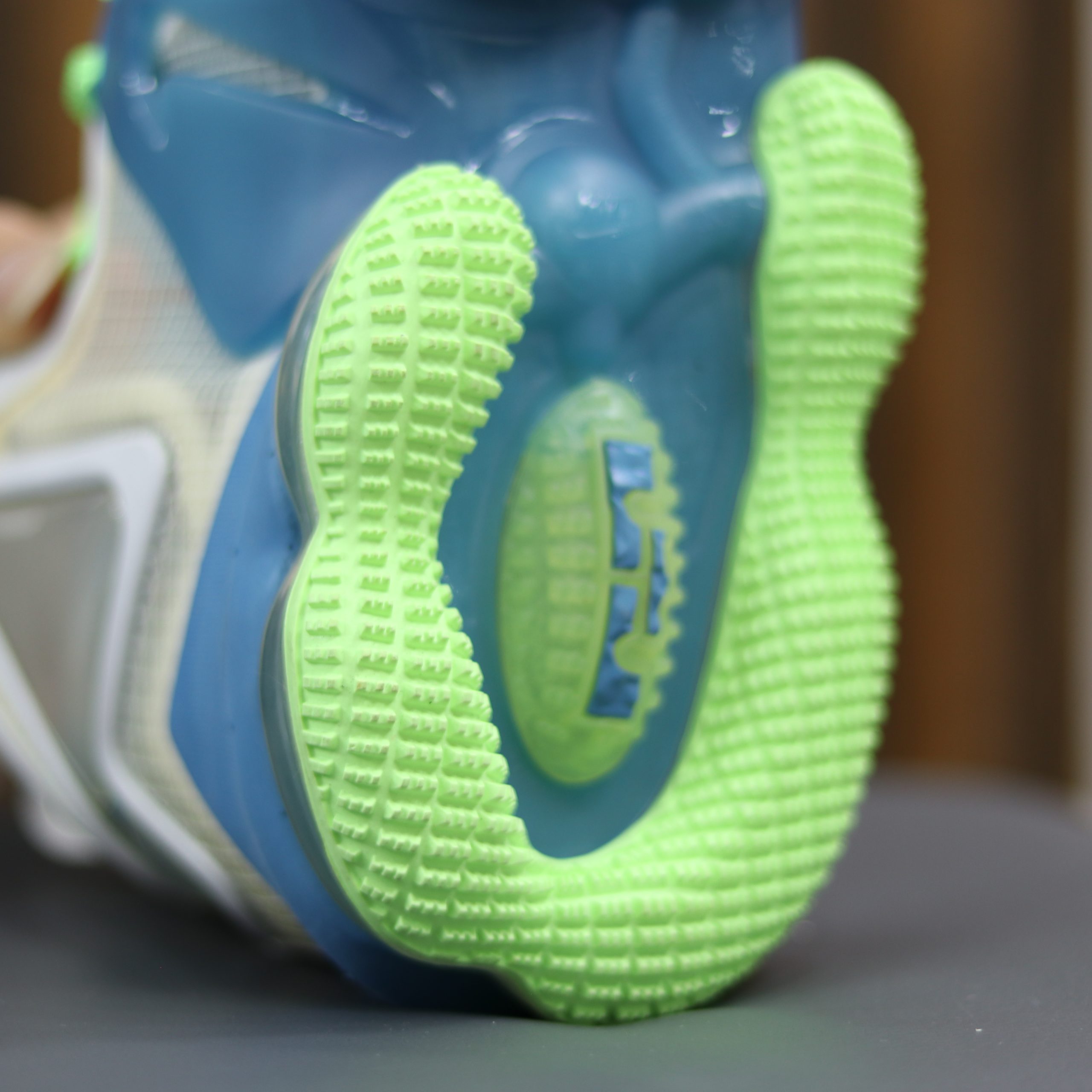 نایک لبرون NIKE Lebron 19 کد DC9339_400 10 نایک لبرون NIKE Lebron 19 کد DC9339_400